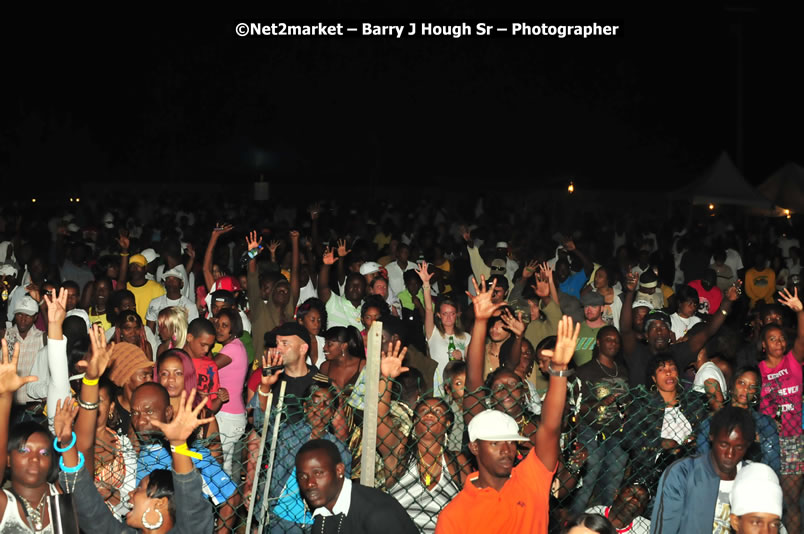 Minister of Tourism, Edmund Bartlett @ Jamaica Jazz and Blues Festival 2009 - Presented by Air Jamaica - Thursday, January 22, 2009 - Venue at the Aqueduct on Rose Hall Resort &amp; Country Club, Montego Bay, Jamaica - Thursday, January 22 - Saturday, January 24, 2009 - Photographs by Net2Market.com - Barry J. Hough Sr, Photographer/Photojournalist - Negril Travel Guide, Negril Jamaica WI - http://www.negriltravelguide.com - info@negriltravelguide.com...!